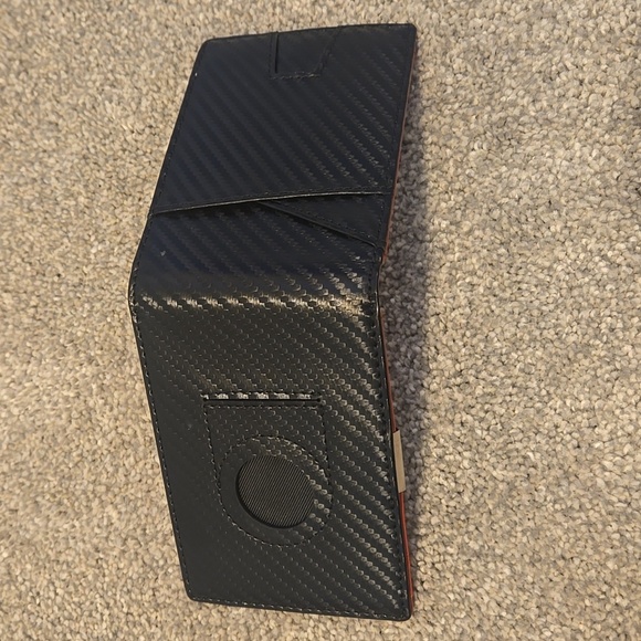 Air Tag Wallet With Money Clip Carbon Fiber Desgin Red And Black - Picture 3 of 5